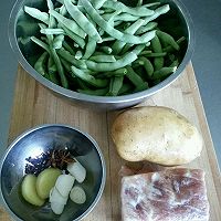 五花肉炖豆角的做法图解1