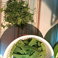 荷兰豆炒肉的做法图解1
