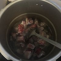 排骨炖东北酸菜的做法图解1