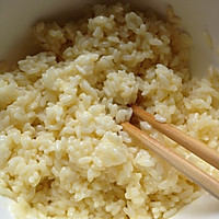 酱油蛋炒饭的做法图解1