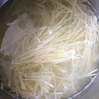 金丝土豆饼的做法图解1
