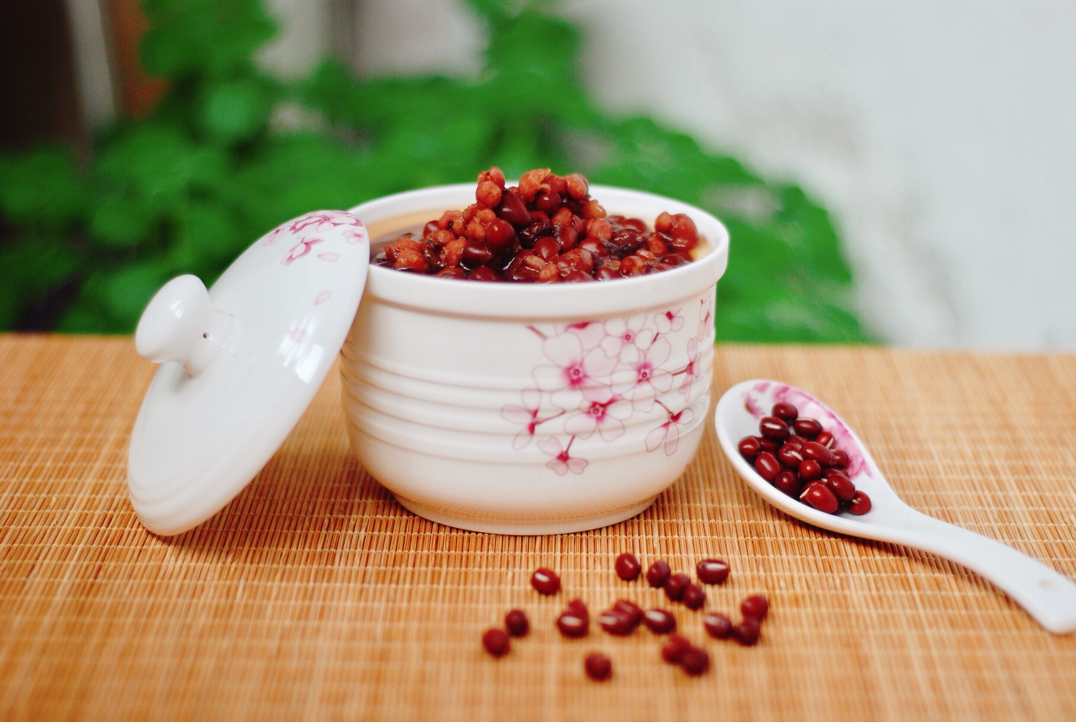 红豆薏米芡实茶的功效与作用（专家详细解读） | 锁阳号_分享各种的功效与作用及食用方法价格等知识