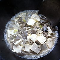 蘑菇煨豆腐的做法图解2