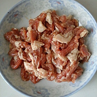 蒜薹炒肉片的做法图解1