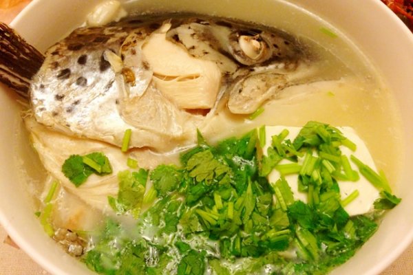 三文鱼头豆腐汤的做法_【图解】三文鱼头豆腐