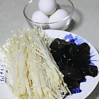 快手家常菜：金针菇炒鸡蛋的做法图解1
