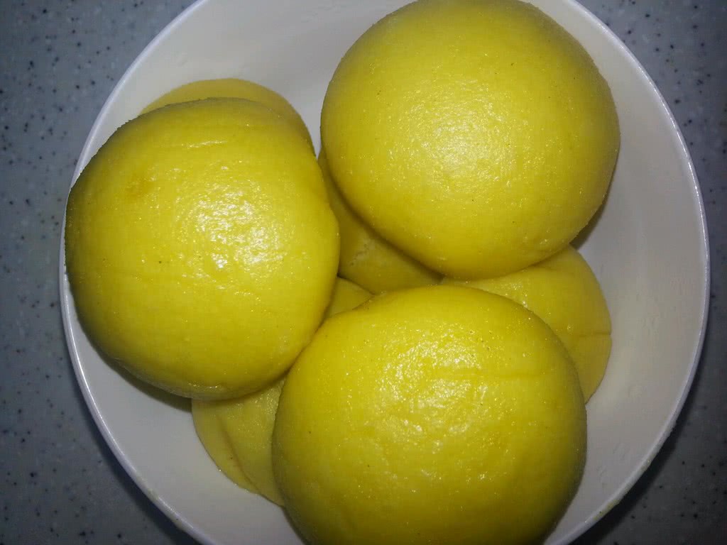 İ