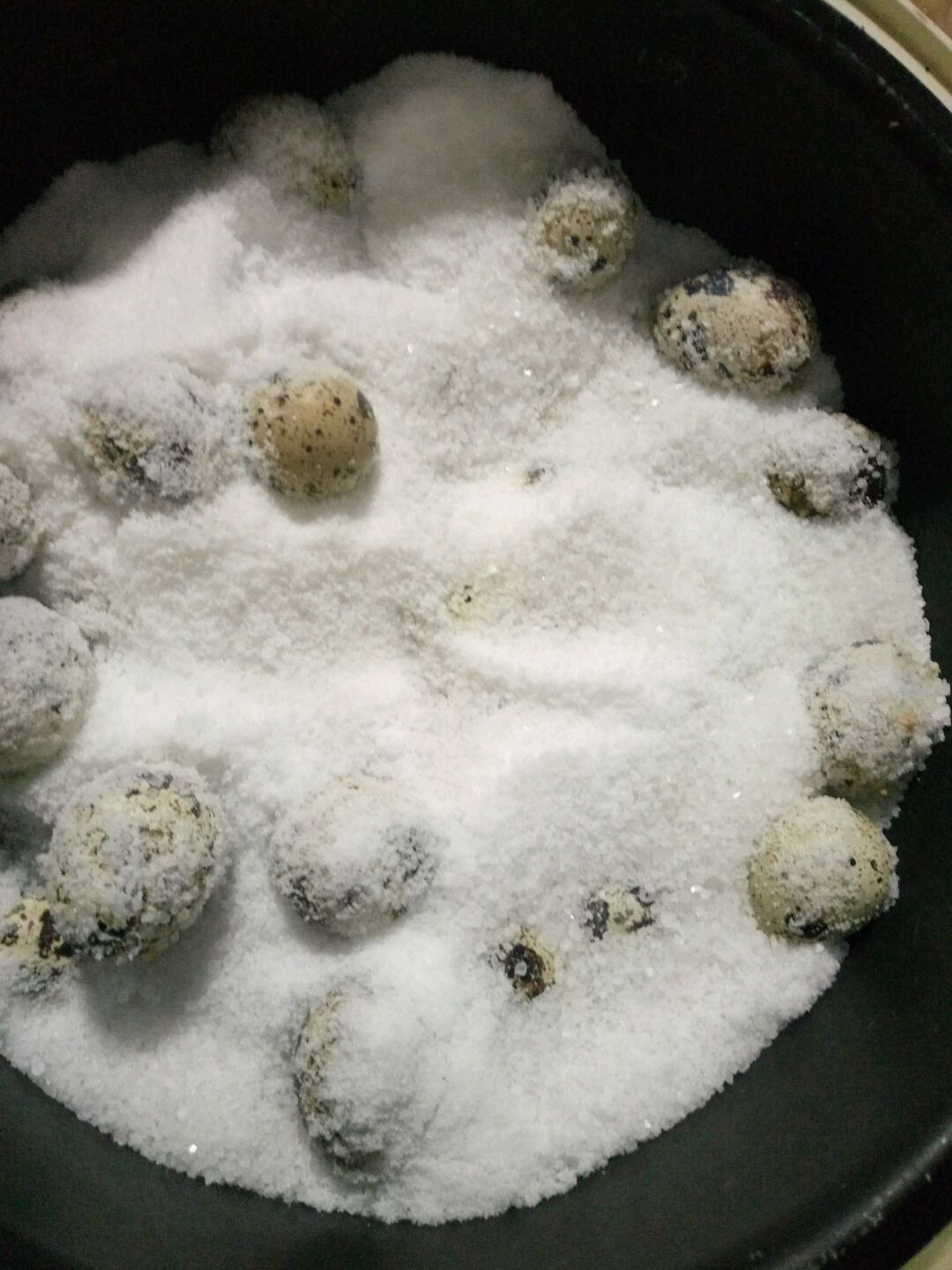 电饭煲盐焗鹌鹑蛋