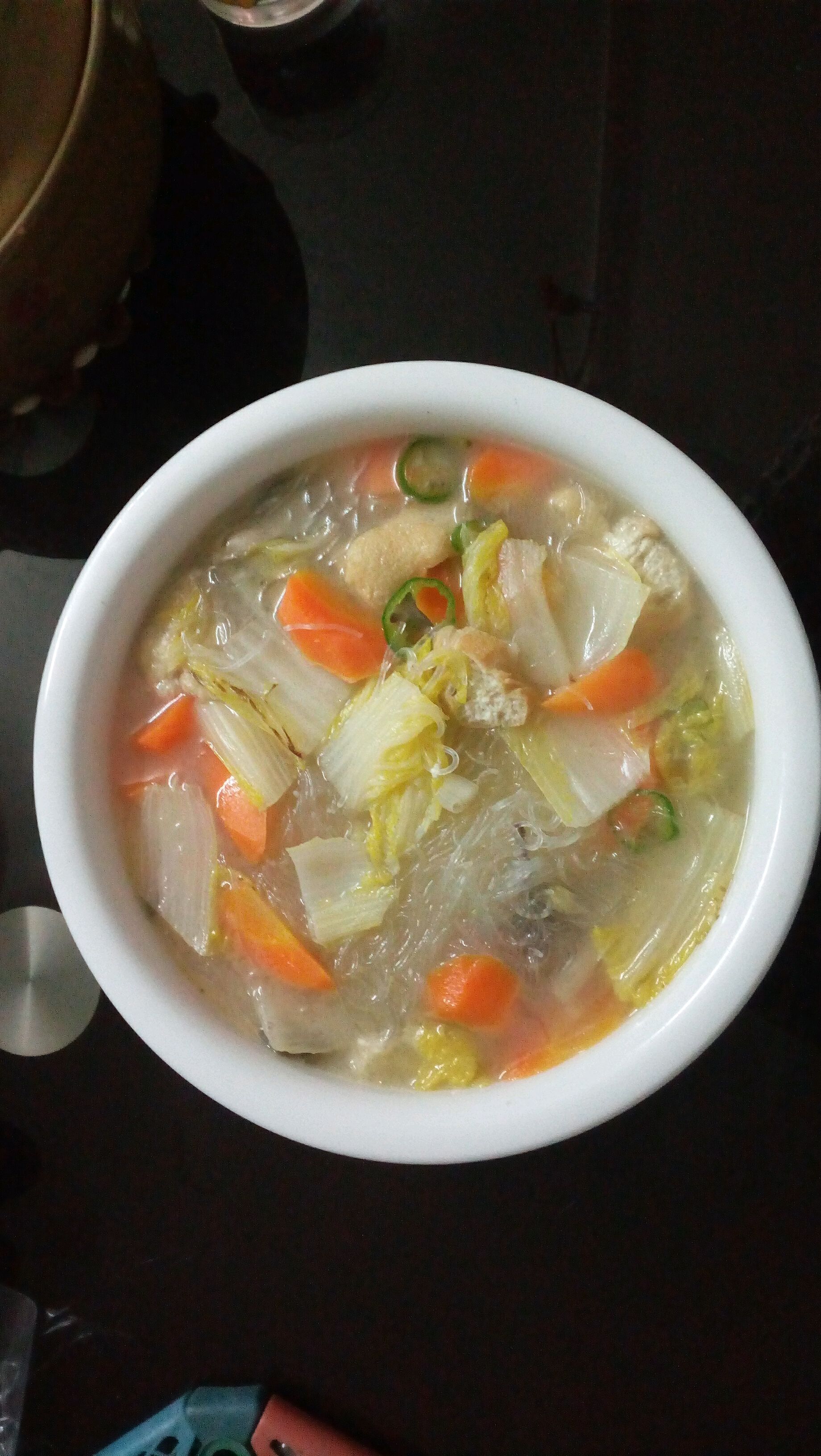 油豆腐少量馋嘴少量牛蛙一小捆油,盐,胡椒粉大白菜粉丝汤菜的孕妇做法可以吃粉丝蘑菇图片