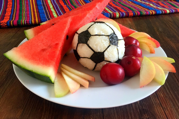 足球饭团的做法_【图解】足球饭团怎么做如何