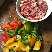 彩椒炒牛肉的做法图解1