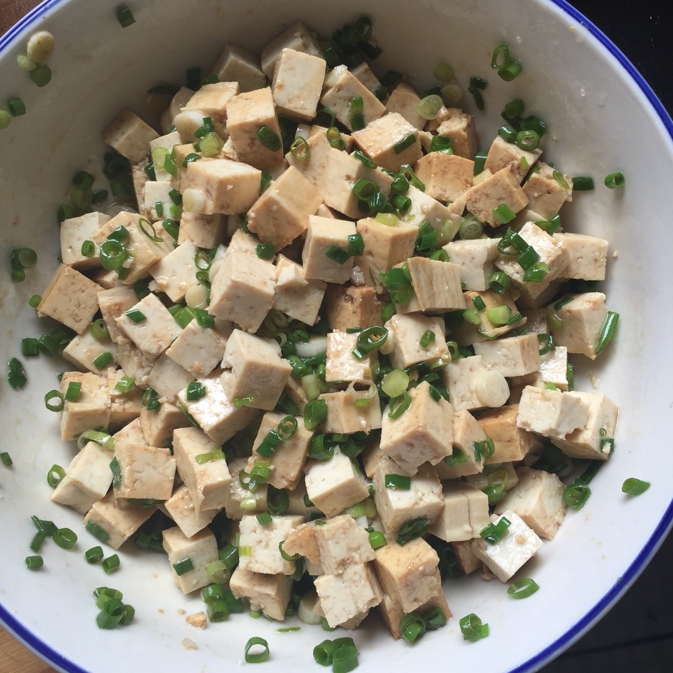 小葱拌豆腐最正宗的做法，清淡营养，一学就会，做一大盆不够吃_道菜_口感_美味