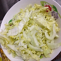 小白菜炒香肠的做法图解1