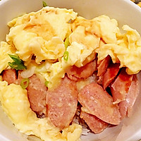 鸡蛋香肠牛油饭的做法图解1