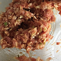 牛肉煎饺的做法图解1