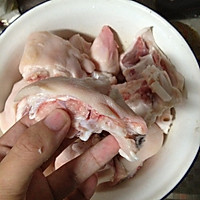 孜香椒盐香酥猪蹄的做法图解1