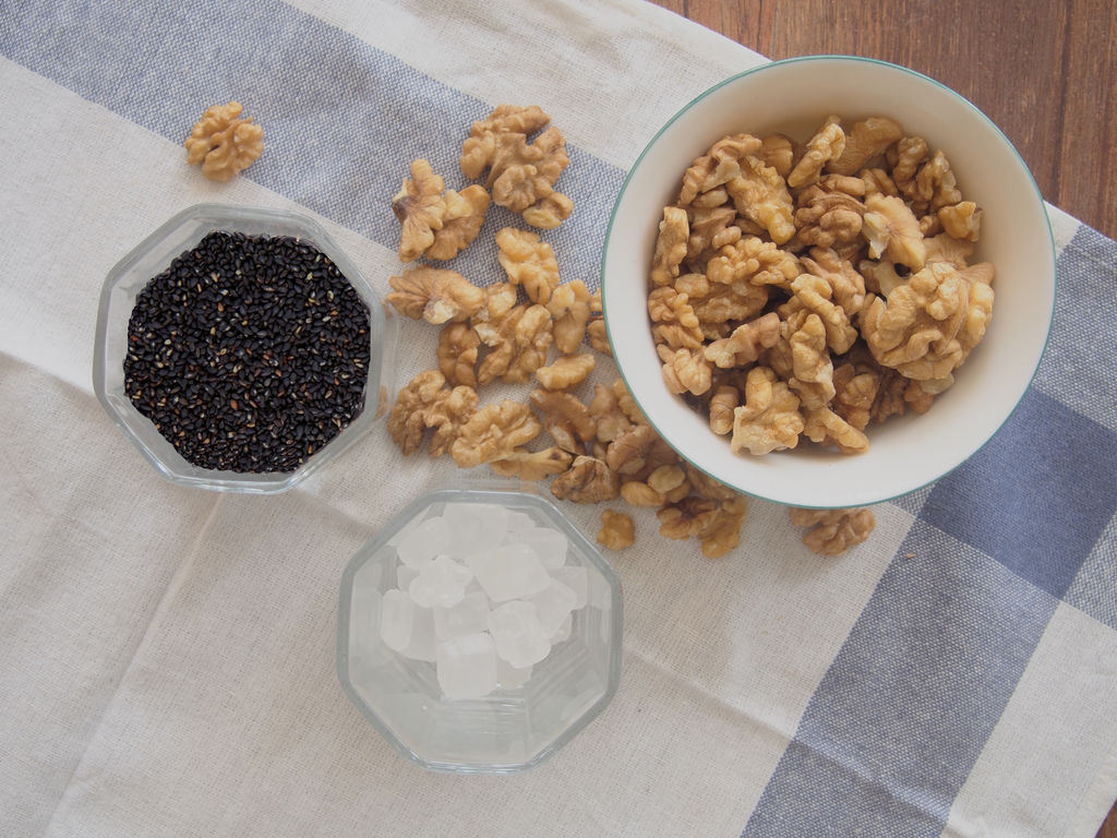 黑芝麻核桃粉,黑芝麻核桃粉的家常做法 - 美食杰黑芝麻核桃粉做法大全