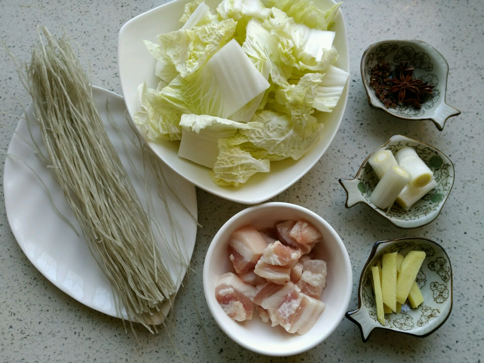 【白菜猪肉炖粉条的做法,白菜猪肉炖粉条的家常做法】美食杰菜谱做法大全