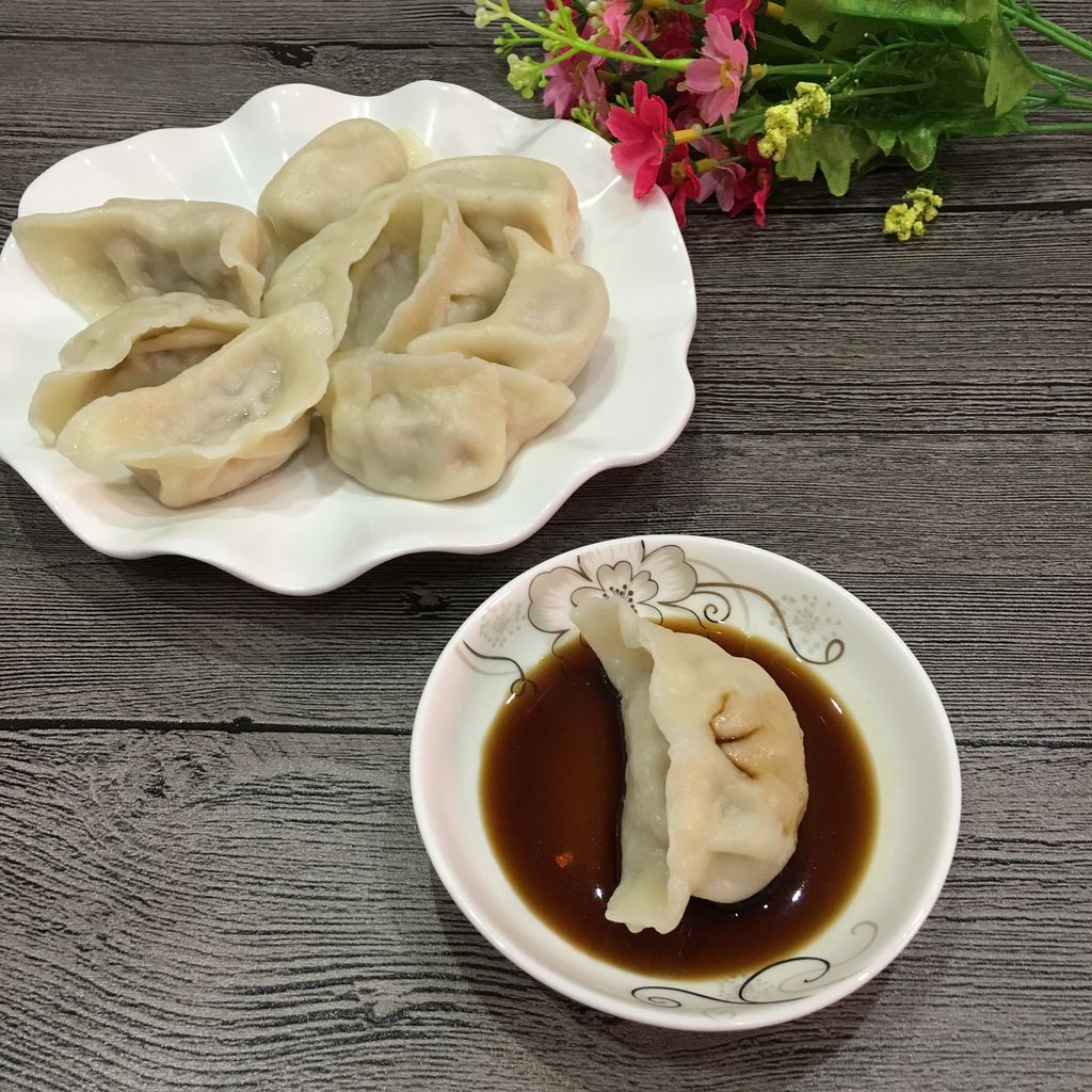 煮好的酸菜饺子,味道很好吃.