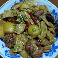 土豆腐竹烧排骨的做法图解1