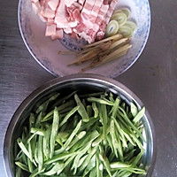 豆角丝炒肉的做法图解1