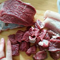 电压力锅炖牛肉的做法图解1