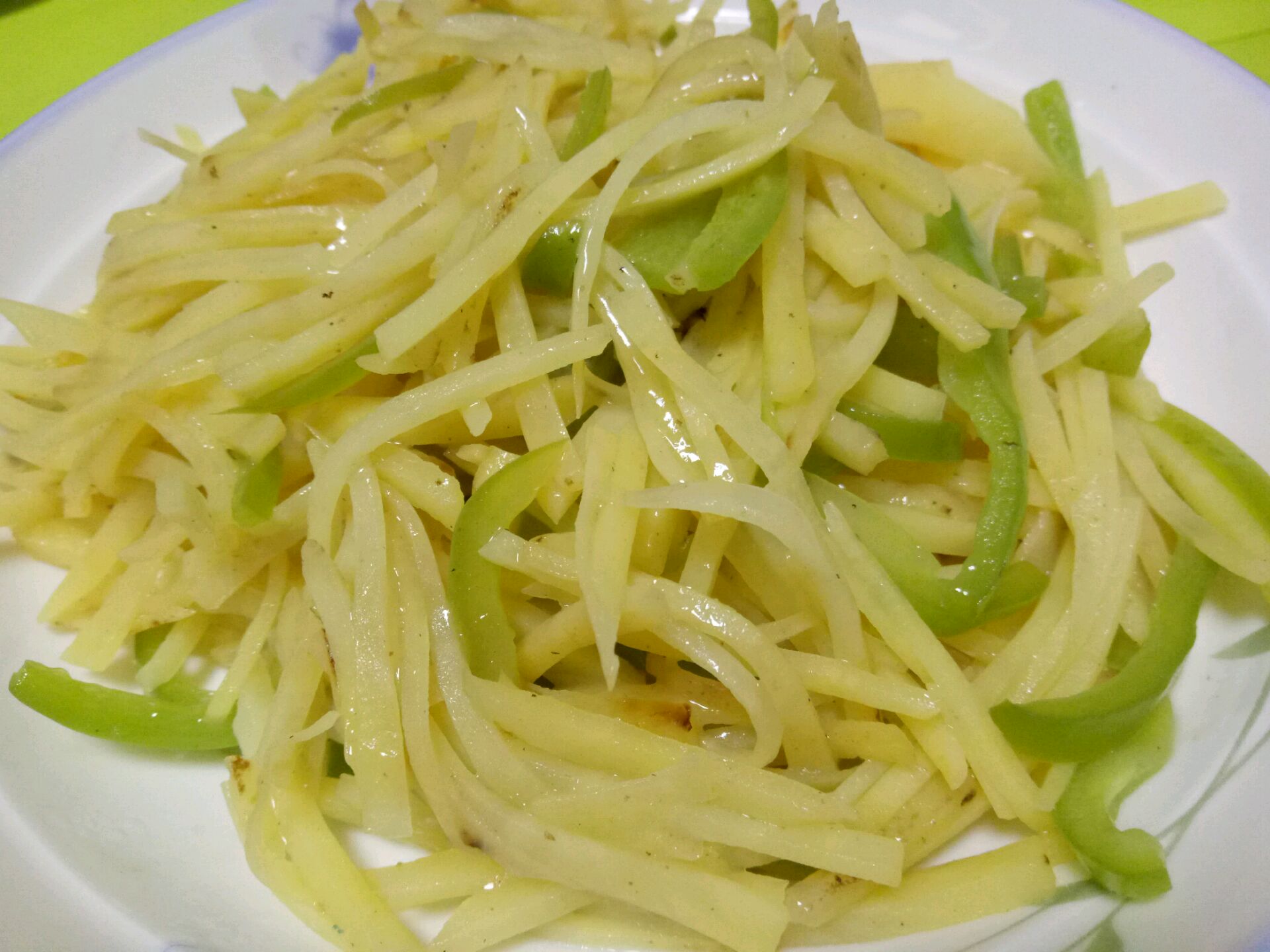 【青椒炒土豆片】土豆这样做简单快速，营养美味。_哔哩哔哩_bilibili