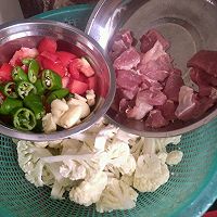 家常菜花菜炒猪肉的做法图解1