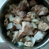 排骨鸡翅三汁焖锅的做法图解1