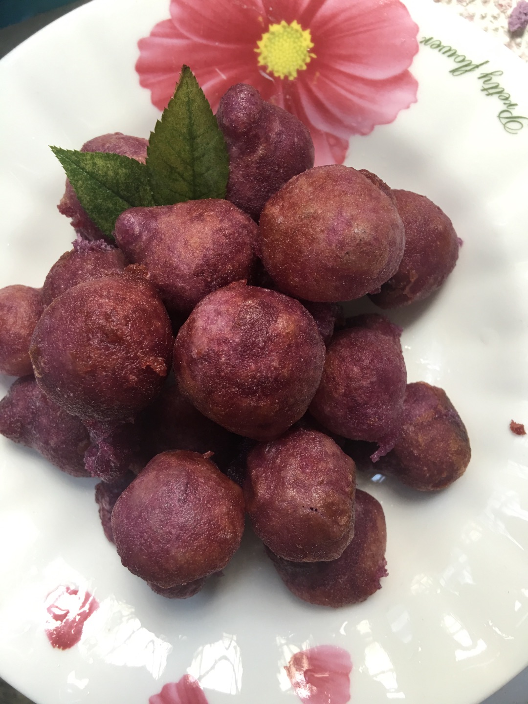 紫薯芝麻球怎么做_紫薯芝麻球的做法_倩倩的小饭桌_豆果美食