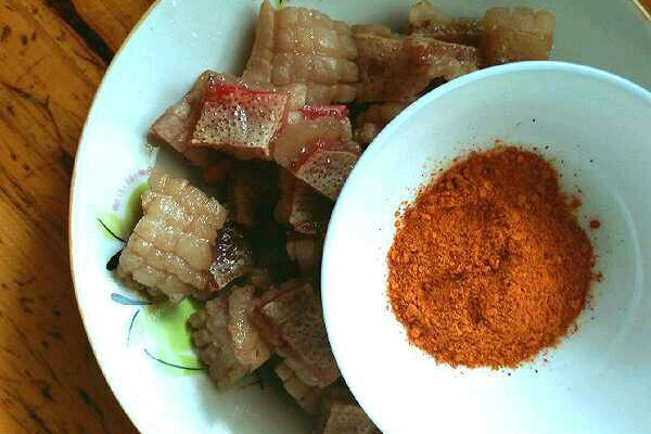 炸猪皮的做法_【图解】炸猪皮怎么做如何做好