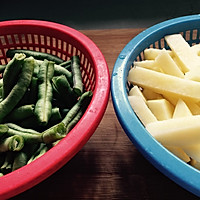 红烧刀豆土豆的做法图解1