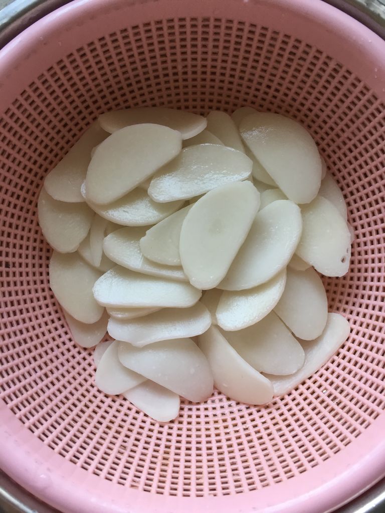 Ϻ