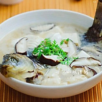 香菇豆腐鲫鱼汤的做法图解3