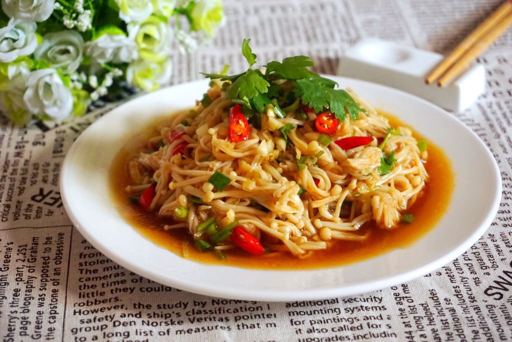 夏天餐桌家常菜:凉拌金针菇