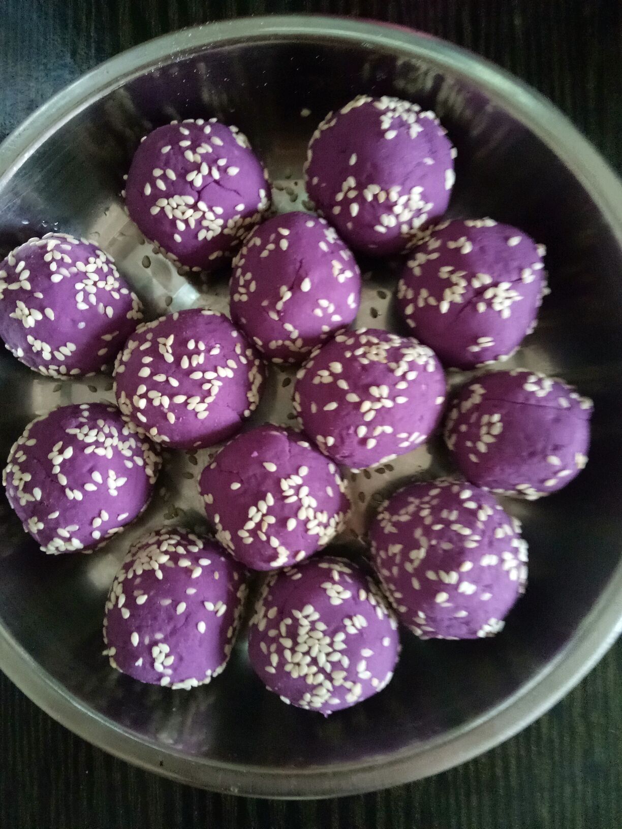 紫薯芝麻球怎么做_紫薯芝麻球的做法_倩倩的小饭桌_豆果美食