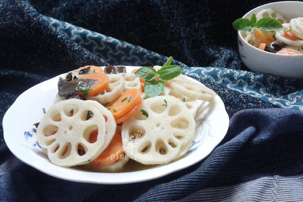 素炒藕片的做法_【图解】素炒藕片怎么做如何做好吃_素炒藕片家常做法大全_Yana爱烘焙_豆果美食