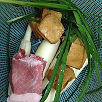 茭白香干炒肉片的做法图解1