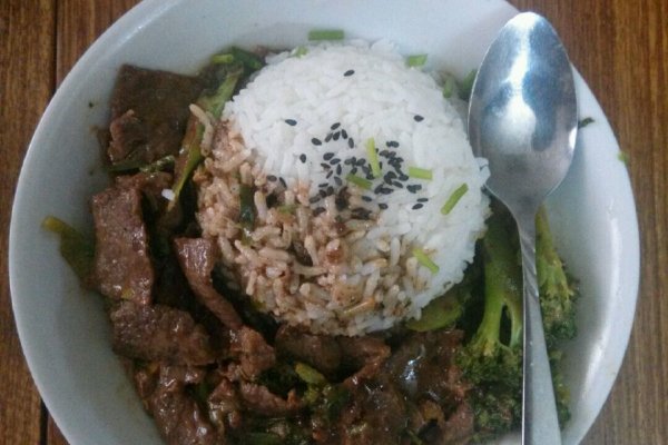 黑椒炒牛肉配西兰花盖浇饭(无图易做版)的做法