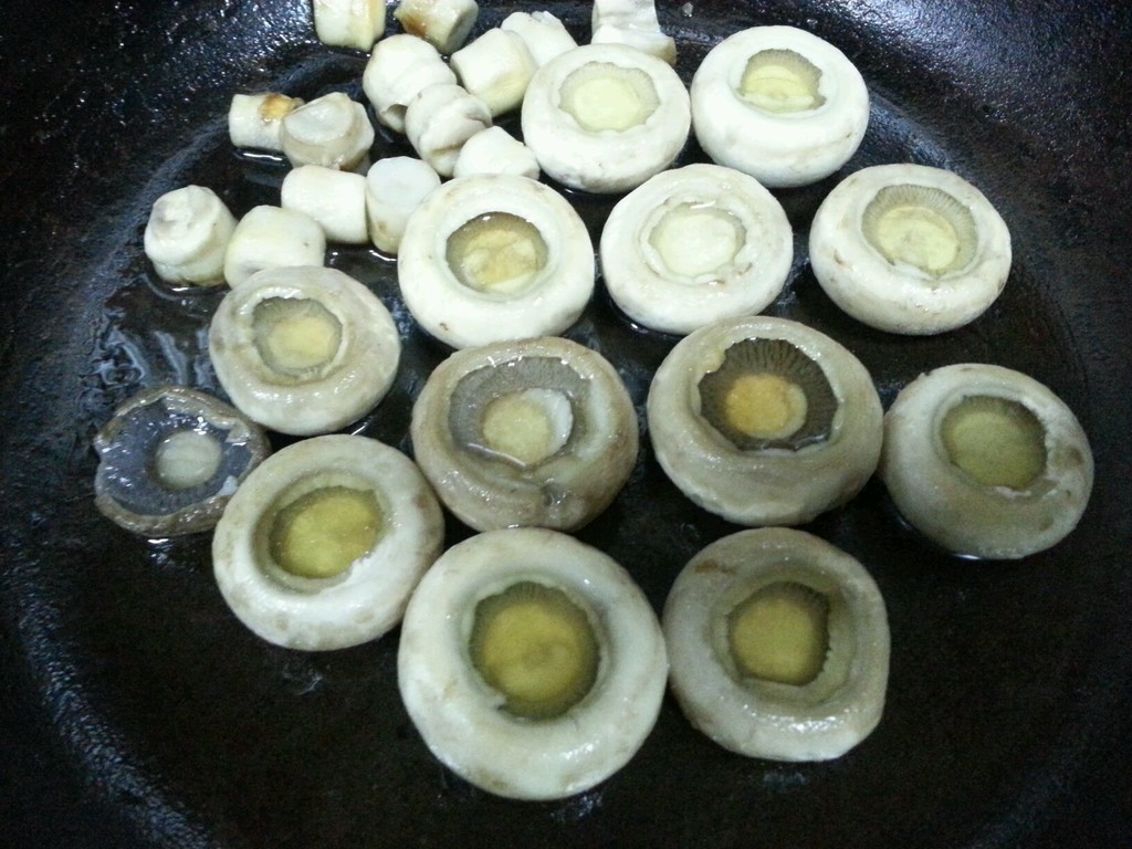 黑椒黄油烤口蘑怎么做_黑椒黄油烤口蘑的做法_carol0605_豆果美食