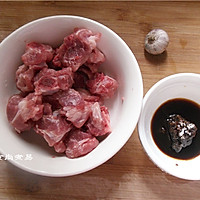 豉汁蒸排骨的做法图解1