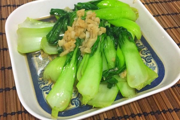 料 油菜适量 辅料 盐适量 蒜两瓣 蚝油适量 蒜蓉油菜的做法