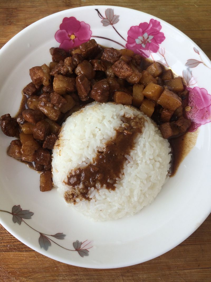 土豆卤肉饭