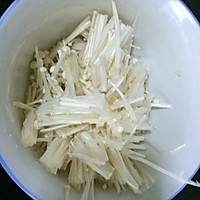 金针菇肉丝汤的做法图解2...<a href=