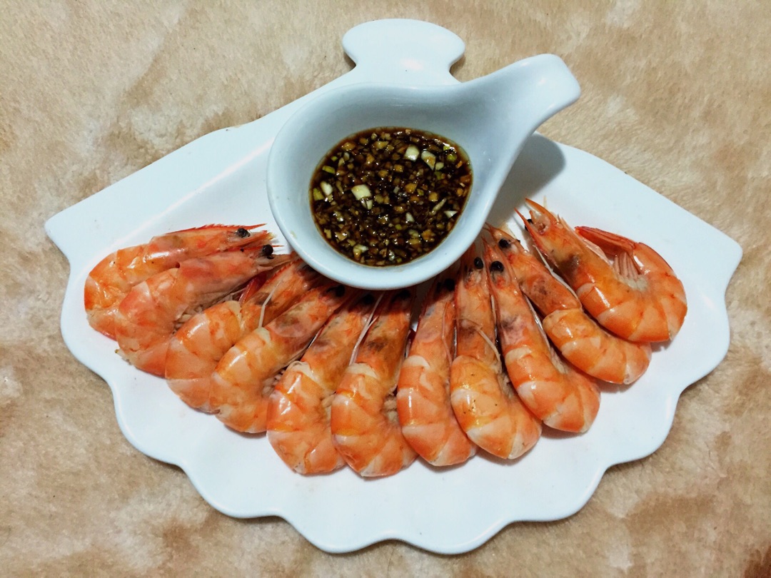 蒜蓉蒸虾怎么做好吃又简单 蒜蓉大虾的家常做法分享 - 美食/营养 - 教程之家