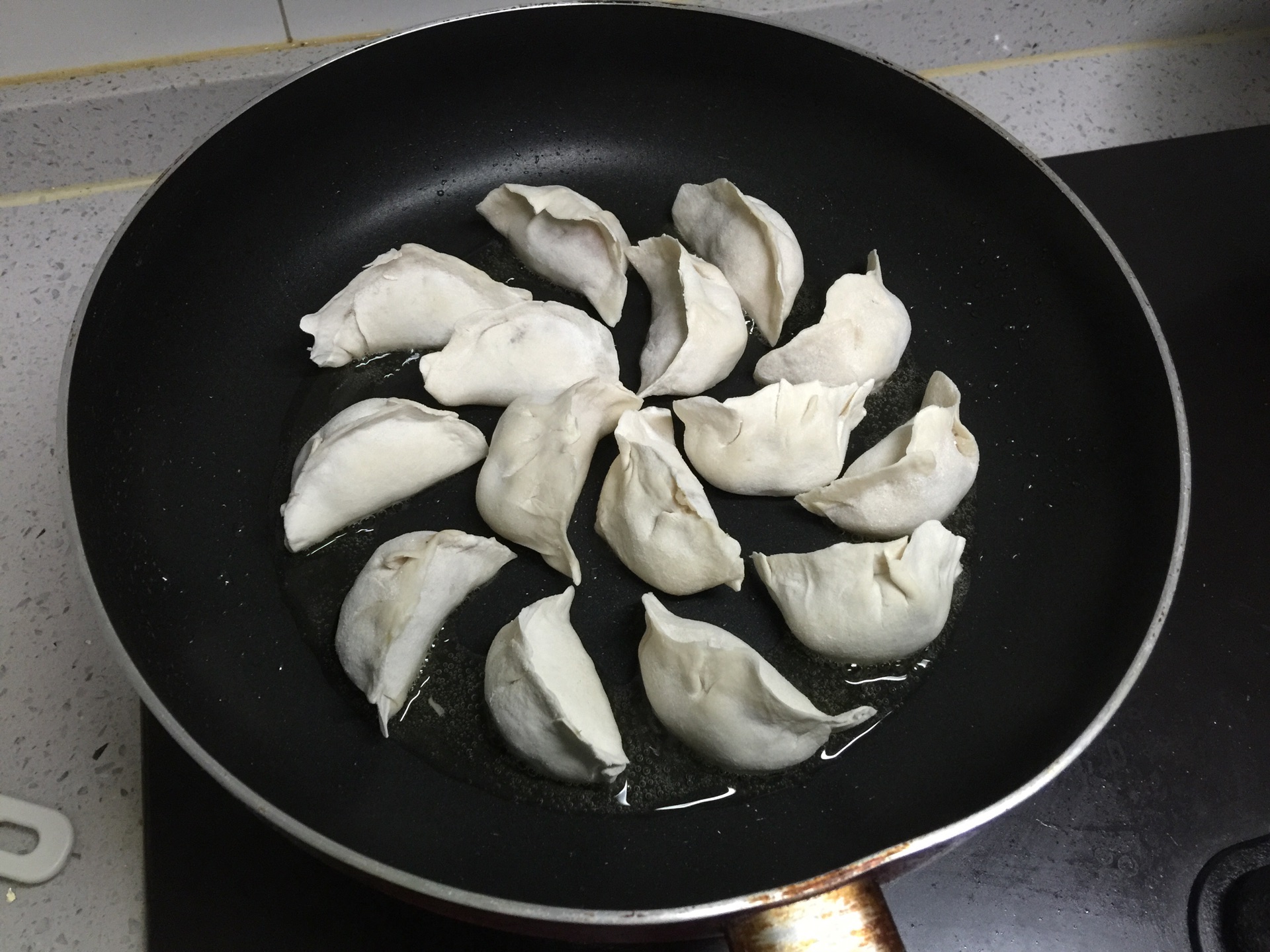 抱蛋煎饺