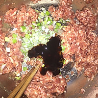 东北酸菜饺子的做法图解1