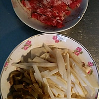 榨菜笋丝炒牛肉的做法图解1