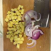 排骨土豆焖饭的做法图解1