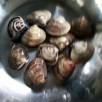 蛤蜊鸡蛋肉沫羹的做法图解1
